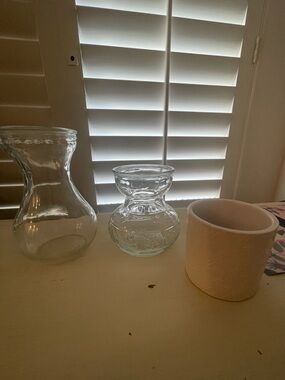 3 small vases read description please